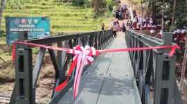 Jembatan Panel Garuda mudahkan akses warga empat desa di Cisolok.