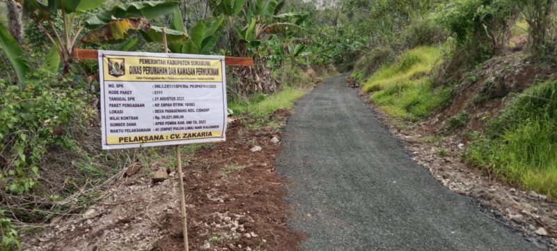 Warga Erpah girang, jalan peninggalan Belanda akhirnya diaspal setelah puluhan tahun.