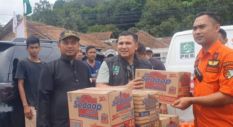 Hamzah Gurnita turun langsung bantu korban banjir Cisolok dan dorong percepatan pemulihan.