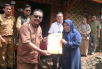 Bupati Sukabumi tinjau Huntap Nyalindung, ajak warga rawat bantuan hunian bencana. | Fb/Pemerintah kabupaten Sukabumi 