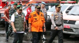 Bupati Sukabumi bersama Kapolres pimpin apel kesiapsiagaan bencana di Palabuhanratu. | Fb/Pemerintah kabupaten Sukabumi 