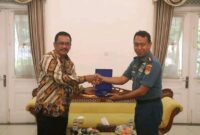 Bupati dan Danlanal Bandung bahas bakti sosial di Sukabumi. /FB: Pemerintah Kabupaten Sukabumi 