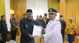 Hilman Nulhakim resmi menjabat Kades Pawenang. | FB/Pemerintah Kabupaten Sukabumi 