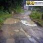 35 persen jalan kabupaten di Sukabumi masih rusak berat.