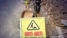 Pemeliharaan drainase jaga kekuatan ruas jalan Caringin–Cidahu.