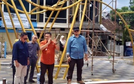 Disperkim Sukabumi ajak warga rawat Alun-alun Jampangtengah.