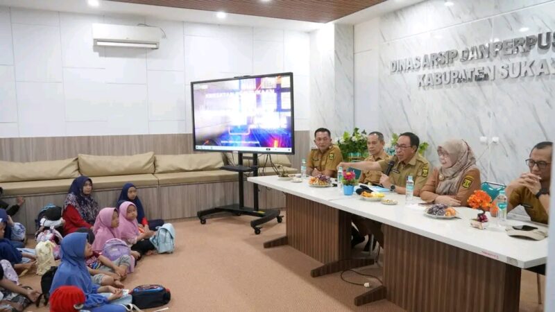 Sekda Sukabumi membuka Tandem Baper dan mengajak orangtua arahkan anak ke kegiatan positif. | Fb/Pemerintah Kabupaten Sukabumi 
