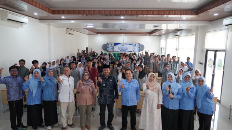 DPPKB Sukabumi sosialisasikan kesehatan reproduksi bagi remaja di SMAN 1 Cikembar