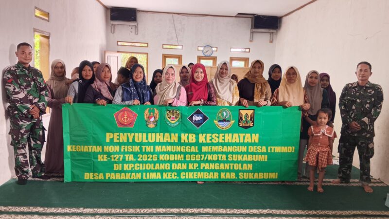 DPPKB Sukabumi gelar penyuluhan KB dukung TMMD Ke-127 di Desa Parakanlima