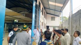 DPRD Sukabumi sidak dua perusahaan di Cicurug yang diduga belum memiliki izin lengkap.