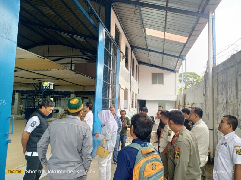 DPRD Sukabumi sidak dua perusahaan di Cicurug yang diduga belum memiliki izin lengkap.