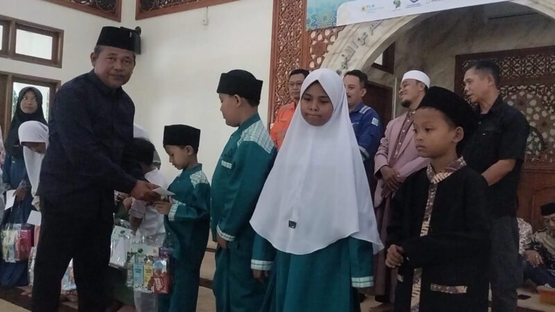 PLTU Palabuhanratu santuni 50 anak yatim saat memulai overhaul unit satu.