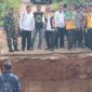 Dinas PU Kabupaten Sukabumi mempercepat pembangunan Jembatan Linggamanik usai ambles diterjang Sungai Cikurutug.