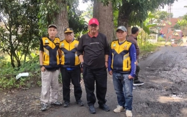 PU Sukabumi bangun TPT Rp185 juta untuk amankan ruas jalan Cipamatutan-Sukatani dari ancaman longsor.