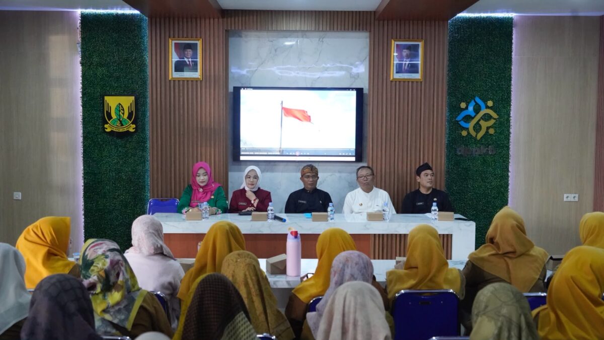 DPPKB Sukabumi tingkatkan kompetensi bidan untuk pelayanan KB berkualitas.