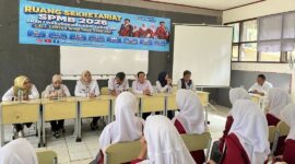 DPPKB Sukabumi bekali remaja SMAN 1 Warungkiara dengan edukasi kesehatan reproduksi untuk membangun generasi sehat dan bertanggung jawab.