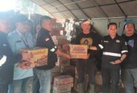 Koperasi Bumi Kiara Mineral dan Sapu Jagat bergerak cepat membantu korban kebakaran Kampung Adat Ciptamulya.