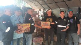 Koperasi Bumi Kiara Mineral dan Sapu Jagat bergerak cepat membantu korban kebakaran Kampung Adat Ciptamulya.