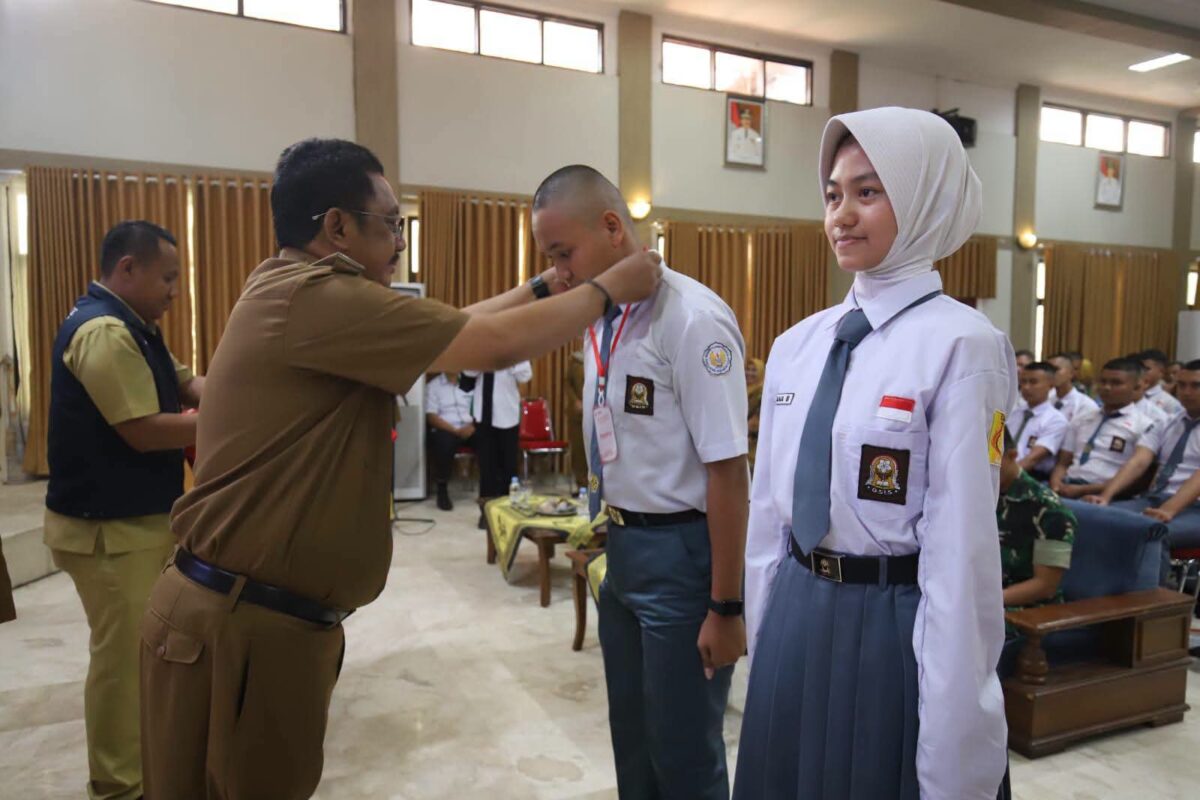 Bupati Sukabumi membuka Diklat Paskibraka 2026 dan mengingatkan peserta agar menjaga amanah, disiplin, serta semangat berprestasi. (fb/Pemerintah Kabupaten Sukabumi)
