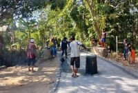 Pengaspalan ruas Tegalcaringin-Cimarinjung berlanjut. Warga berharap sisa 376 meter segera dituntaskan demi akses dan ekonomi Ciemas.