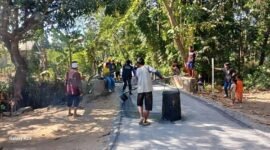 Pengaspalan ruas Tegalcaringin-Cimarinjung berlanjut. Warga berharap sisa 376 meter segera dituntaskan demi akses dan ekonomi Ciemas.
