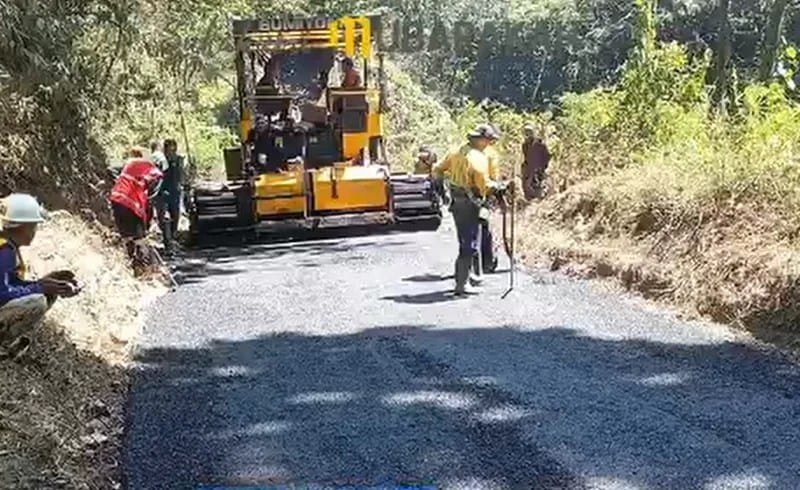 Rehabilitasi Jalan Sagaranten-Cibuni sepanjang 450 meter terus dilakukan untuk mendukung akses masyarakat.